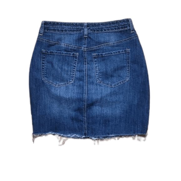 Maurices Button Up Blue Denim Jean Mini Skirt Size 1 or Size 2 Buttons - Picture 2 of 4